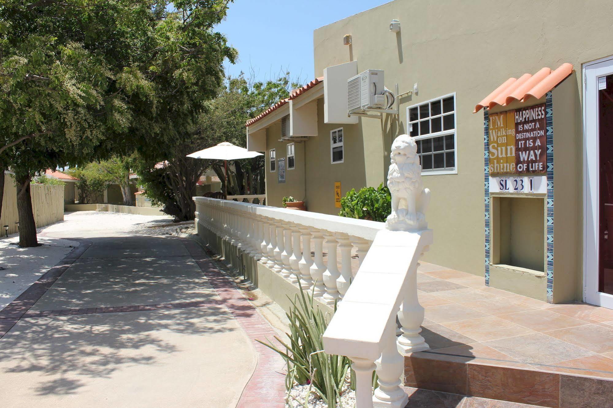 Nature Aruba Deluxe Apartments Palm Beach Exterior photo